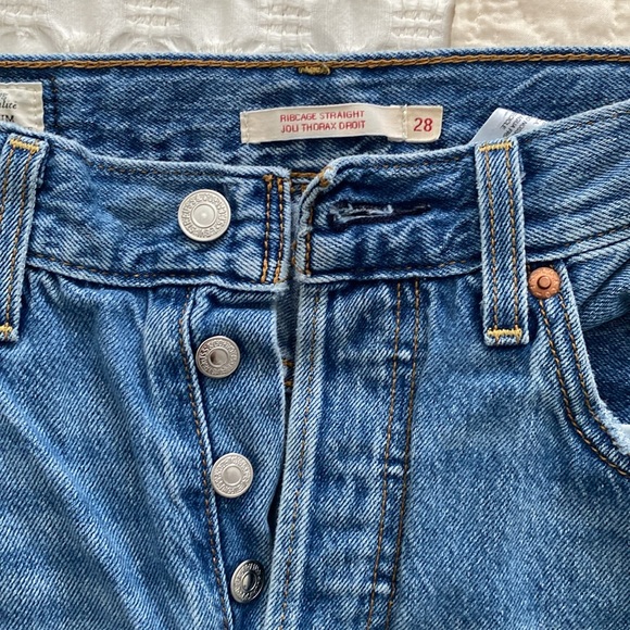 Levi’s Ribcage Straight - Size 28 - Picture 4 of 8